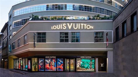 louis vuitton montenapoleone milano|louis vuitton italy.